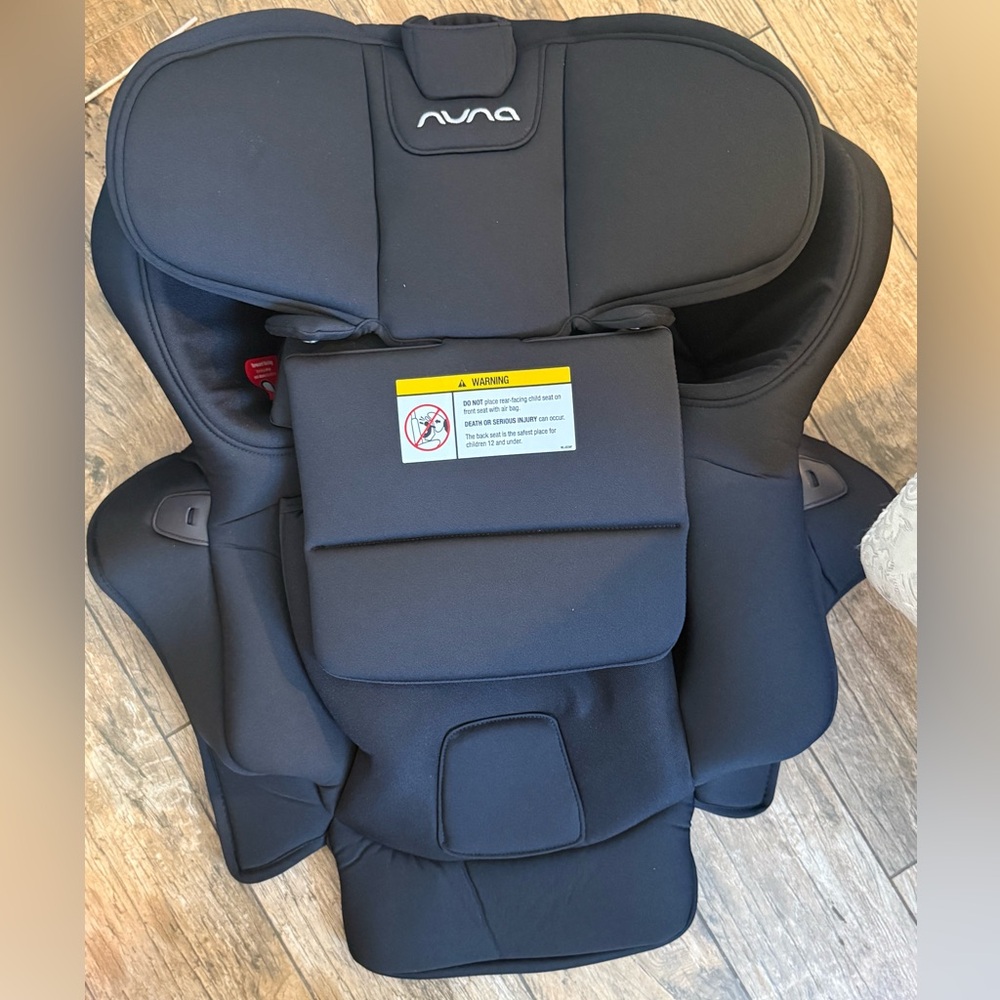 Nuna rava caviar Black Car Seat